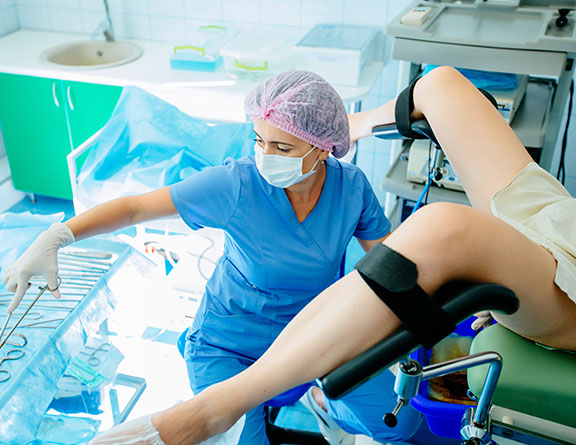 Katta etuk vaginalarni yaqindan tomosha qiling